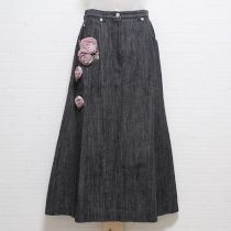 黒デニム薔薇モチーフスカート