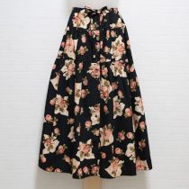 黒薔薇とハンカチスカート