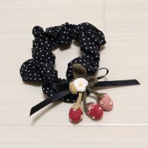 黒水玉苺モチーフシュシュ