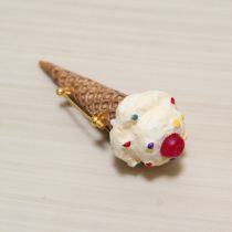 アイスクリームブローチ
