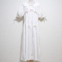オフ白ロゴ刺繍ワンピース
