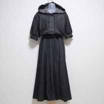 黒フード付きデニムワンピース