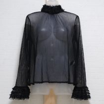 黒ドットチュールハイネックブラウス