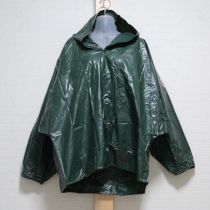 カーキロゴレインコート