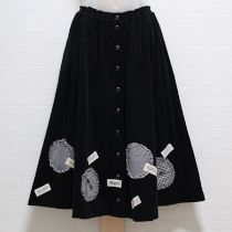 黒コーデュロイパッチスカート