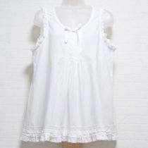 白ノースリローンブラウス