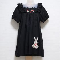 黒くいしんぼうラビット刺繍ローンブラウス