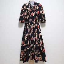 黒花柄ワンピース