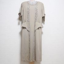 ベージュレース使いワンピース