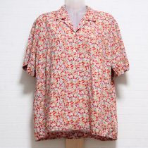 赤花柄ブラウス