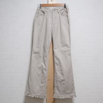 ベージュ系フリル使いパンツ