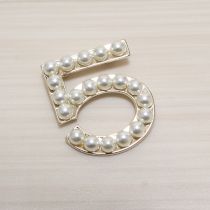 No.5パールブローチ
