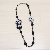 黒系花モチーフネックレス