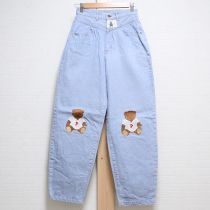 水色シャツくま刺繍デニムパンツ