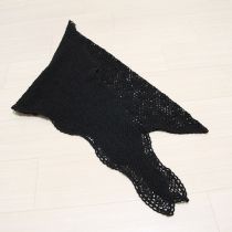 黒レース編み三角ストール