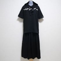 黒リボン使いカットソー上下