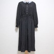 黒ドットパールボタンワンピース