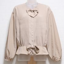 ベージュピンタックポリペプラムブラウス