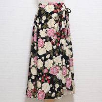 黒薔薇と苺ポリ吊りスカート