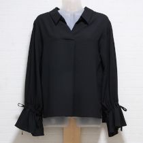 黒スキッパーブラウス