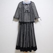 黒小紋柄ブラウス&スカート