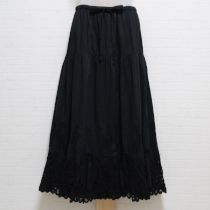 黒バテンレース使いスカート
