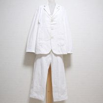 白ロゴ入りジャケット&パンツ
