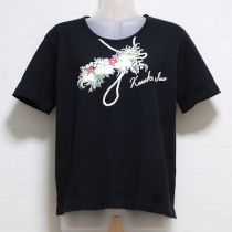 黒花とパールプリントTシャツ