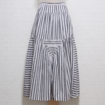 グレー系ストライプスモック刺繍スカート