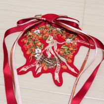 赤苺リース刺繍ワッペンブローチ