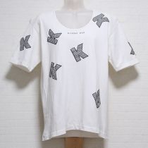 オフ白ロゴパッチTシャツ