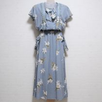 ブルーグレーレース使いゆり柄ポリワンピース