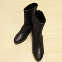 黒カメリア刺繍ストレッチレザーショートブーツ
