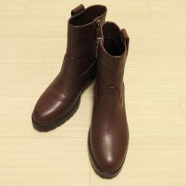 茶カメリアボタンチャーム付きショートブーツ