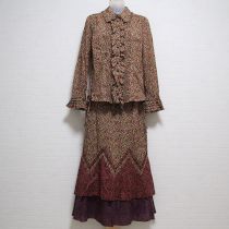 黒×オレンジ小花ブラウス&パッチスカート