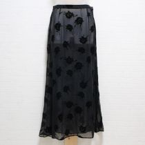 黒カメリアフロッキーシフォンオーバースカート
