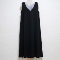 黒カメリア刺繍フレアージャンパースカート