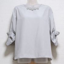 グレーモチーフ付きポリブラウス【3(9号)】