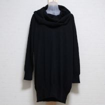 黒モチーフ付きオフタートルニットチュニック