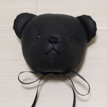 黒顔くまレザーコサージュ