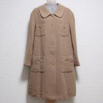 ベージュパールボタンハーフコート
