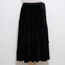 黒刺繍入りベロアスカート【S】