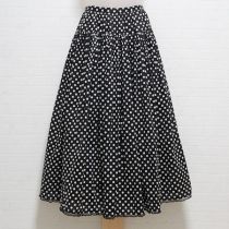 黒ドットローンスカート
