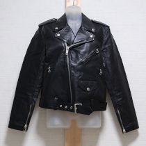黒ライダースジャケット