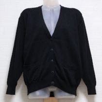 黒バックロゴカーディガン