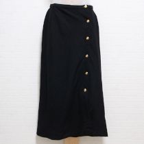 黒パールボタンスカート