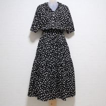 黒小花ワンピース