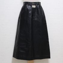 黒レザースカート