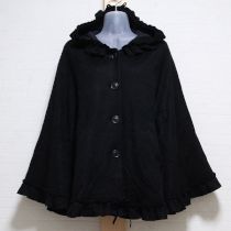 黒フリル使いフード付きコート