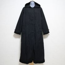 黒ライナー付きフリル使いロングコート